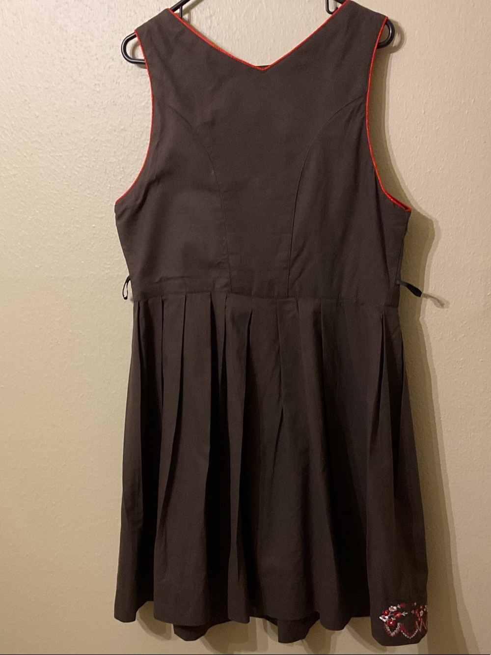 German Wear Brown Trachtenmode Dirndl Red & Green Embroidery Size 48, US 16 - Picture 5 of 10